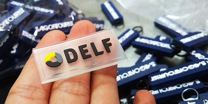 Logo-thương-hiệu-quảng-bá-doanh-nghiệp-logo-nhựa-dẻo-nền-trong