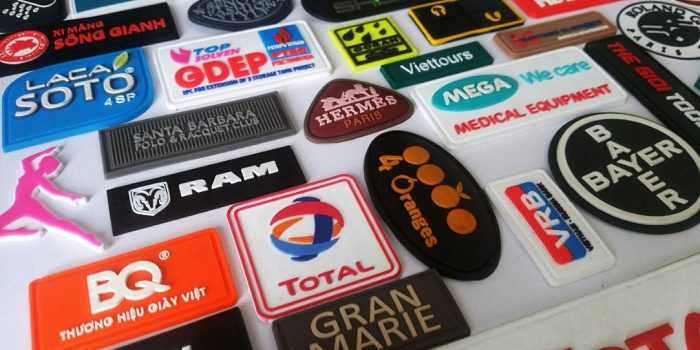 Nhãn-may-nhựa-dẻo-in-logo-thương-hiệu